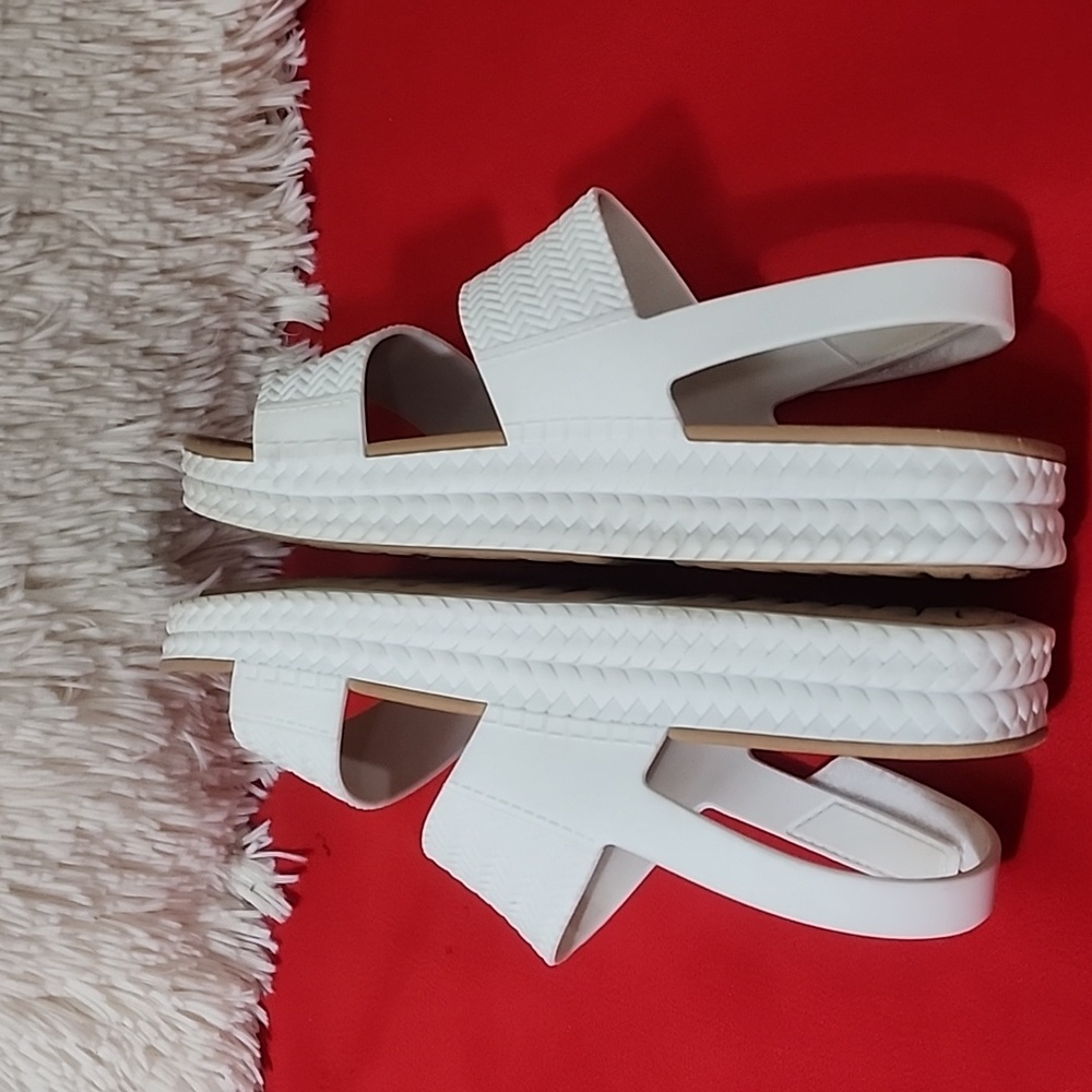 Reef White and Tan Women's Sandals - Picture 6 of 9